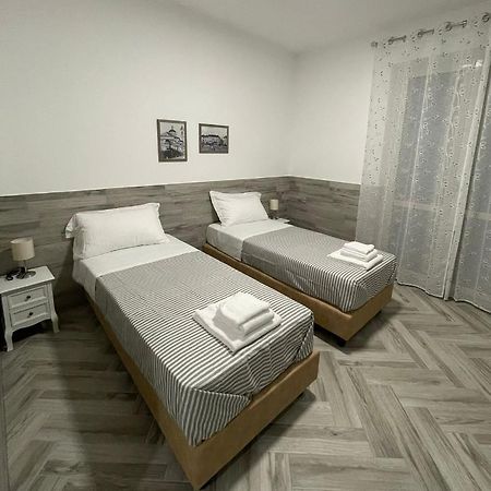 Holiday Rooms Rho Esterno foto