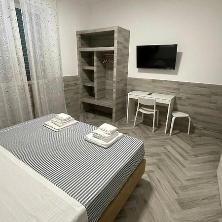 Holiday Rooms Rho Esterno foto