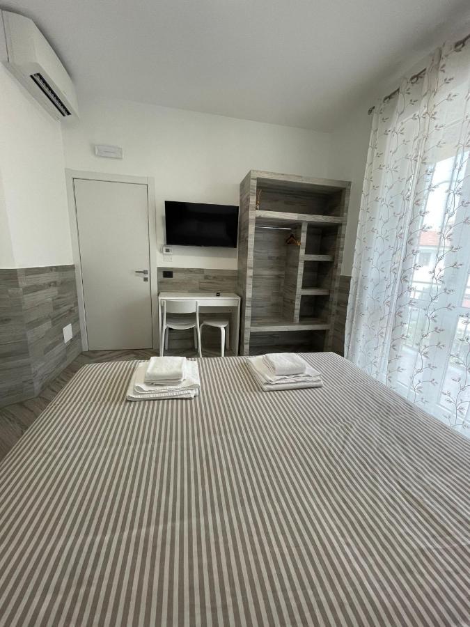 Holiday Rooms Rho Esterno foto