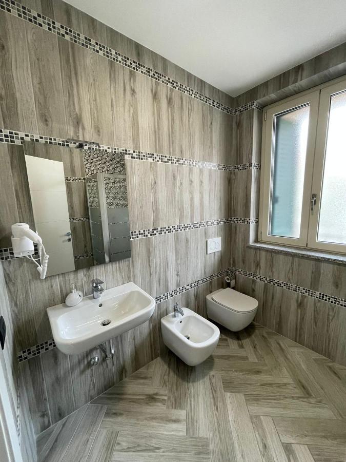 Holiday Rooms Rho Esterno foto