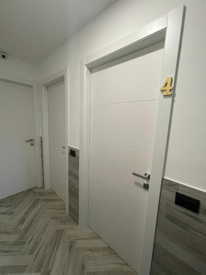 Holiday Rooms Rho Esterno foto