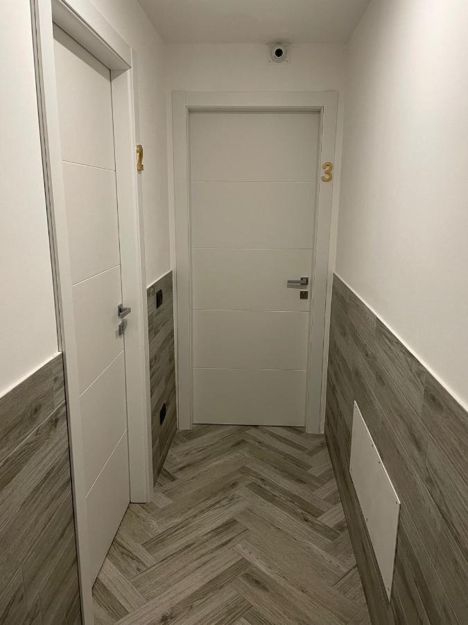 Holiday Rooms Rho Esterno foto