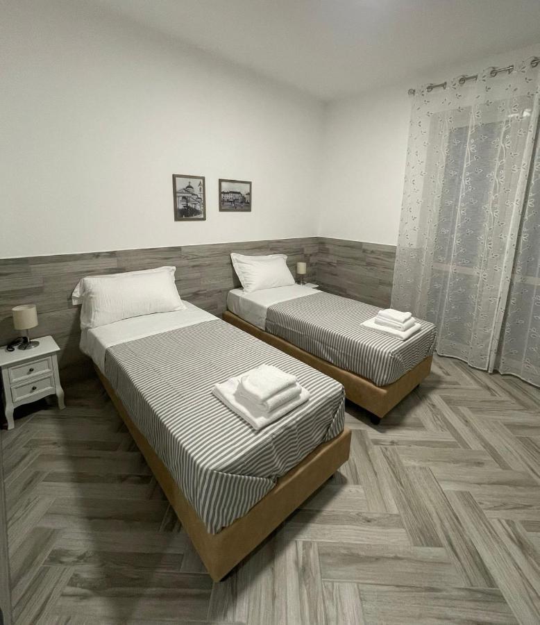 Holiday Rooms Rho Esterno foto